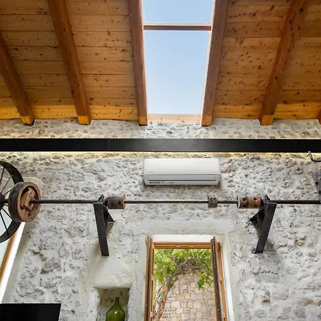 The Olive Mill Loft - Oil Mill To Lavish Leisure Willa Prinés